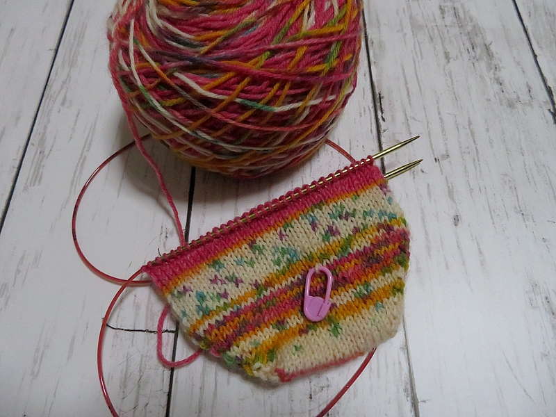 Opal毛糸で編むメリヤス編みの靴下