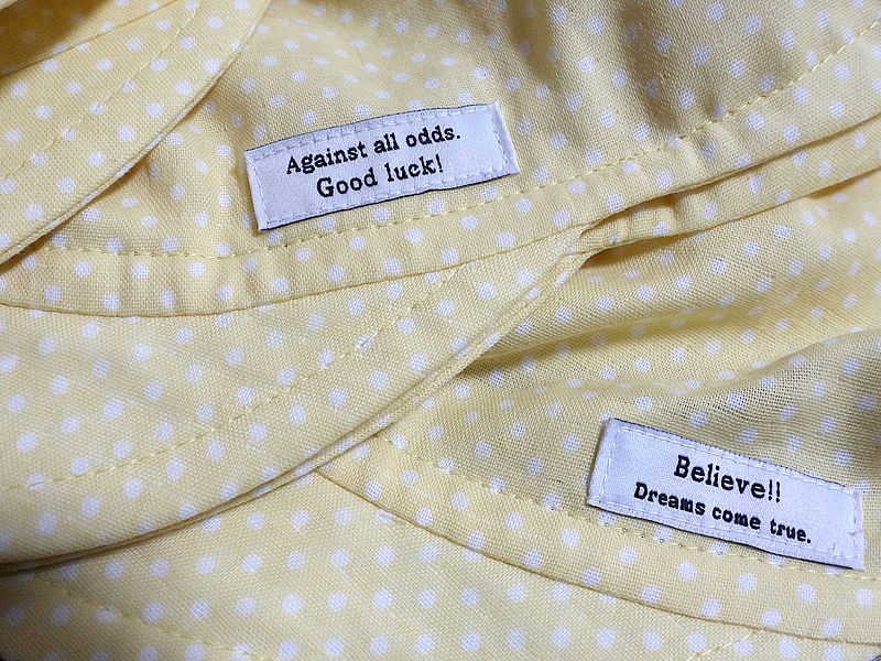 つば付きケア帽子