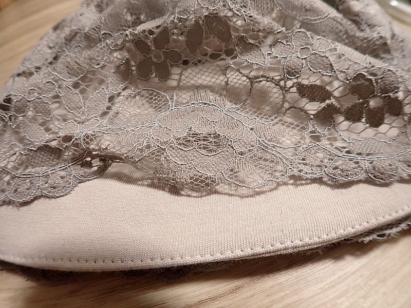 コードレースのケア帽子